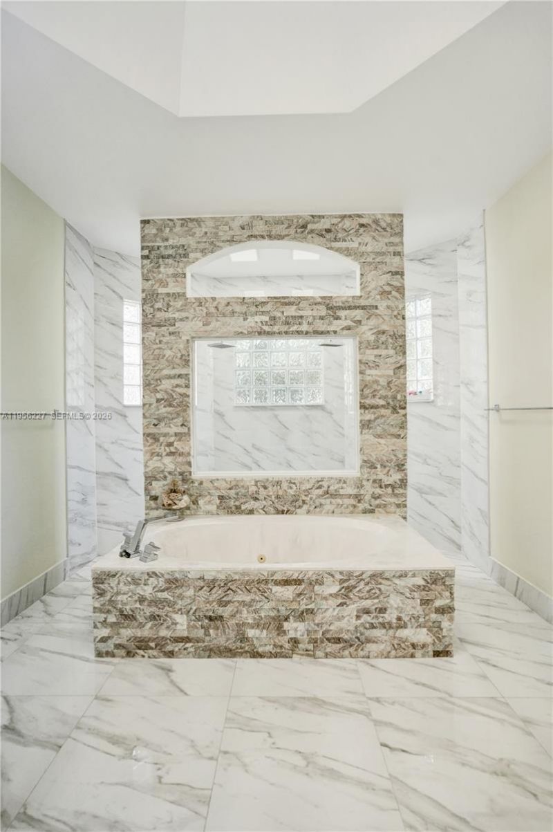 2024 NW 139th Ter, Pembroke Pines, FL 33028 Photo