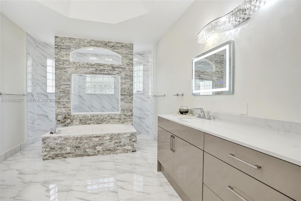 2024 NW 139th Ter, Pembroke Pines, FL 33028 Photo