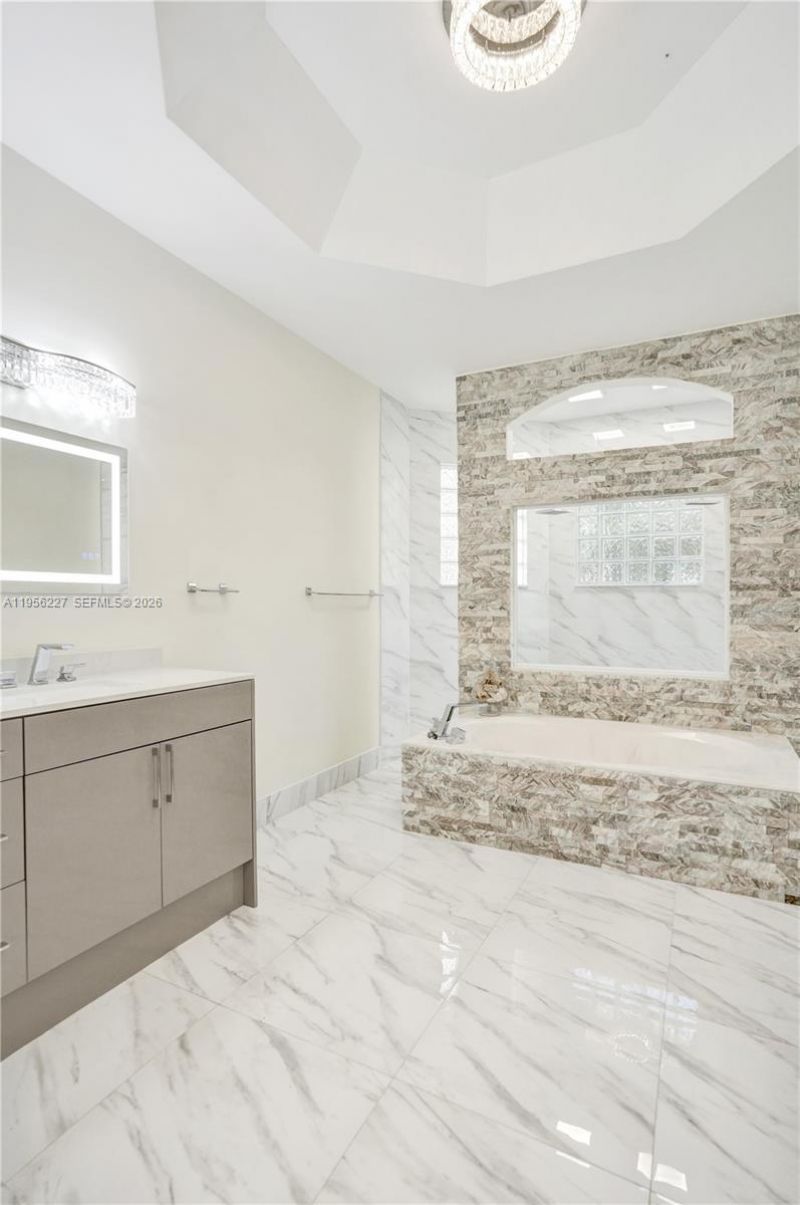 2024 NW 139th Ter, Pembroke Pines, FL 33028 Photo