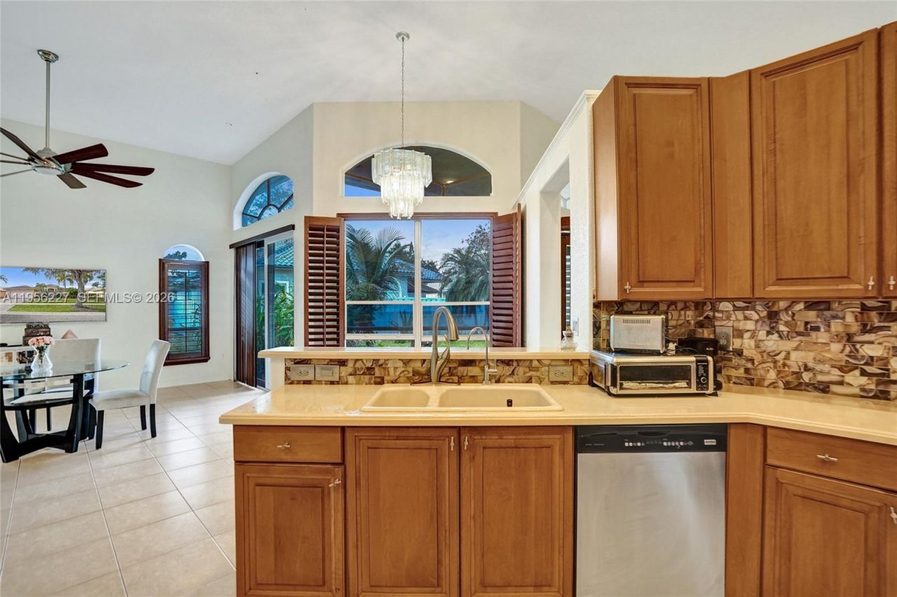 2024 NW 139th Ter, Pembroke Pines, FL 33028 Photo