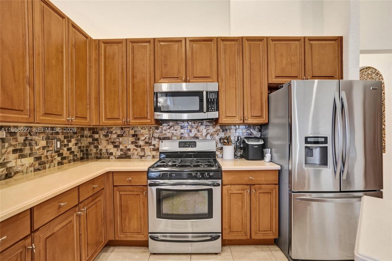 2024 NW 139th Ter, Pembroke Pines, FL 33028 Photo