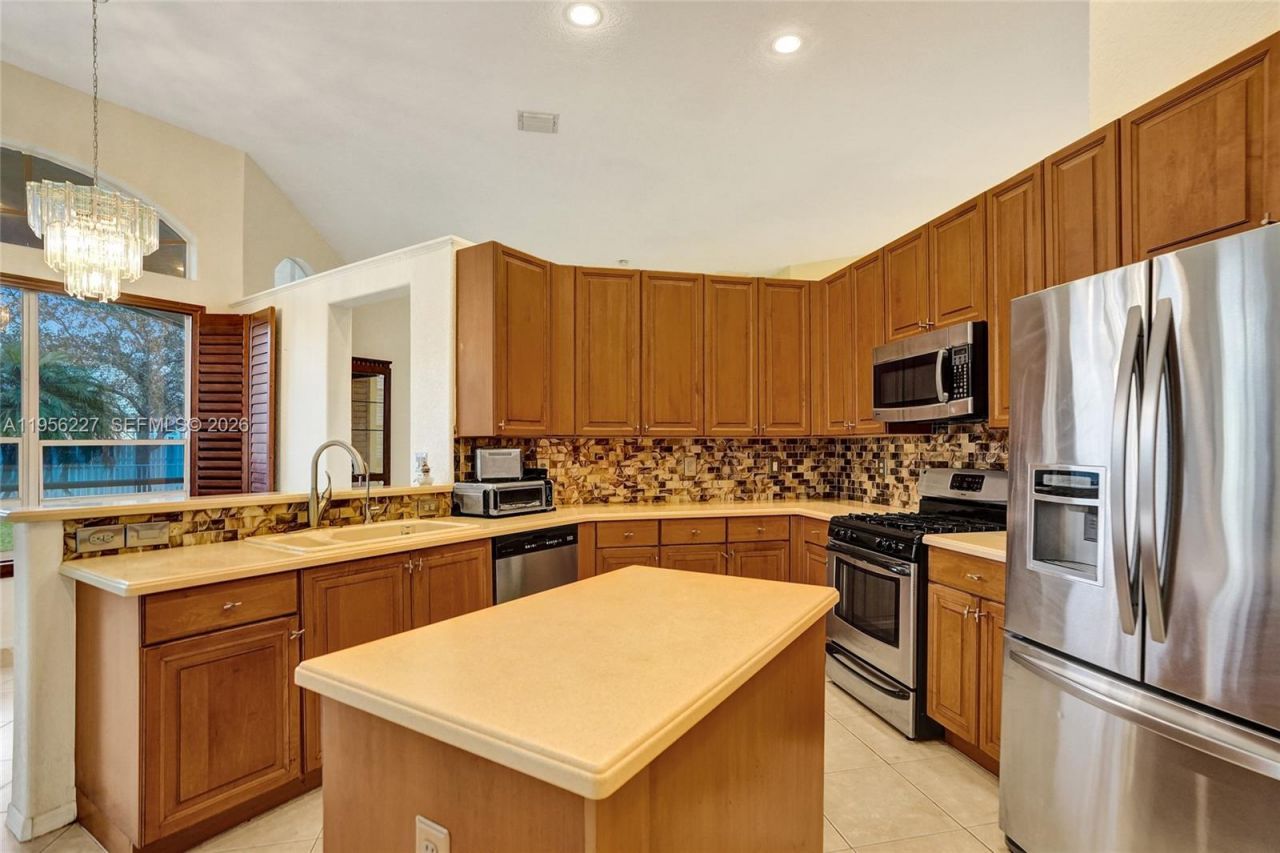 2024 NW 139th Ter, Pembroke Pines, FL 33028 Photo