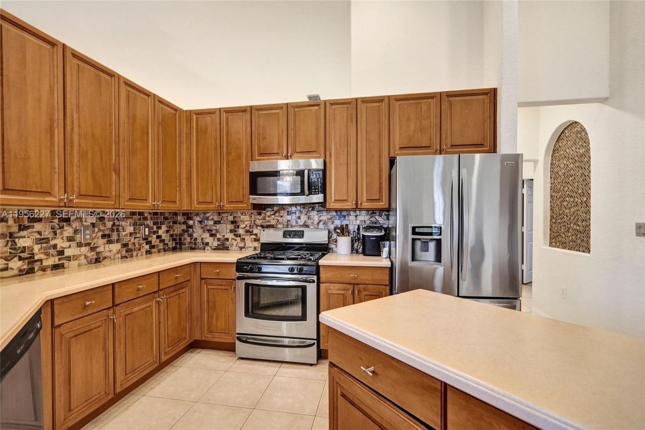 2024 NW 139th Ter, Pembroke Pines, FL 33028 Photo