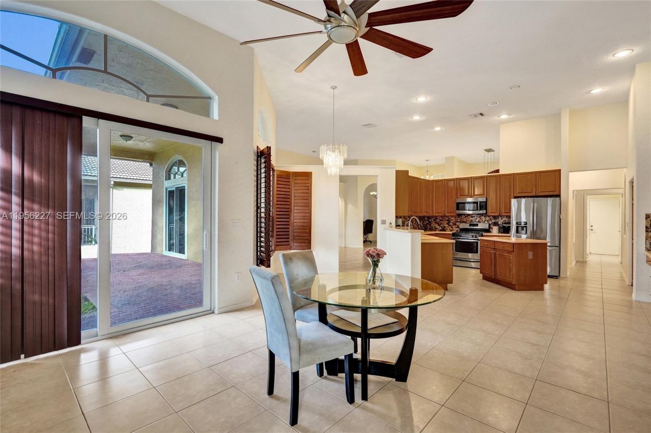 2024 NW 139th Ter, Pembroke Pines, FL 33028 Photo