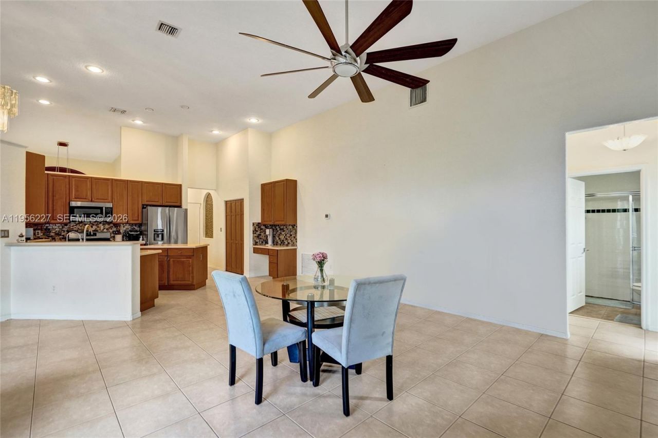 2024 NW 139th Ter, Pembroke Pines, FL 33028 Photo