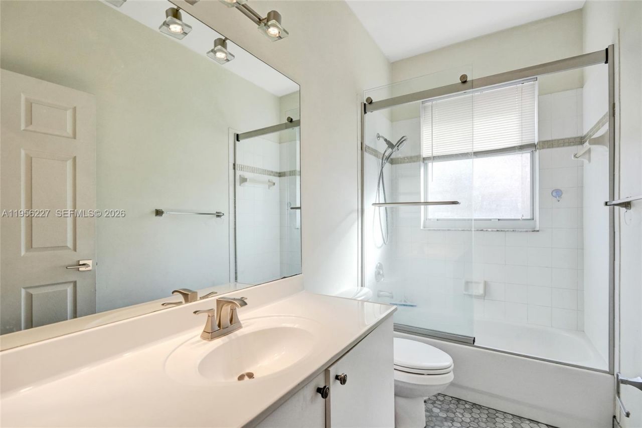 2024 NW 139th Ter, Pembroke Pines, FL 33028 Photo