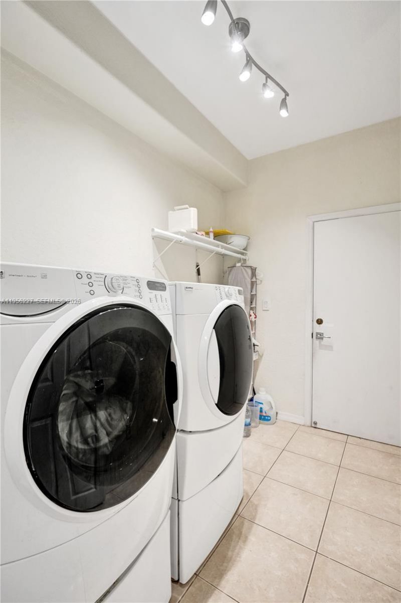 2024 NW 139th Ter, Pembroke Pines, FL 33028 Photo