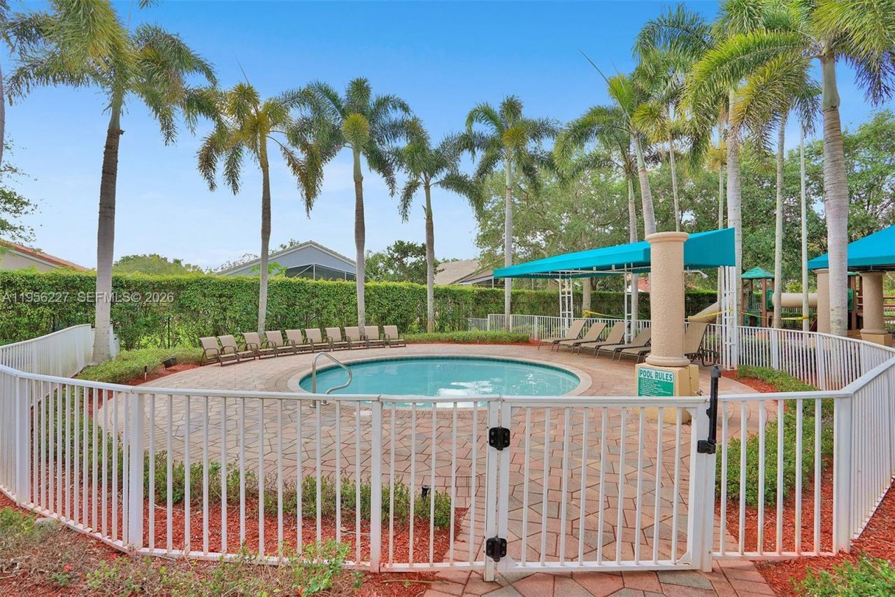 2024 NW 139th Ter, Pembroke Pines, FL 33028 Photo