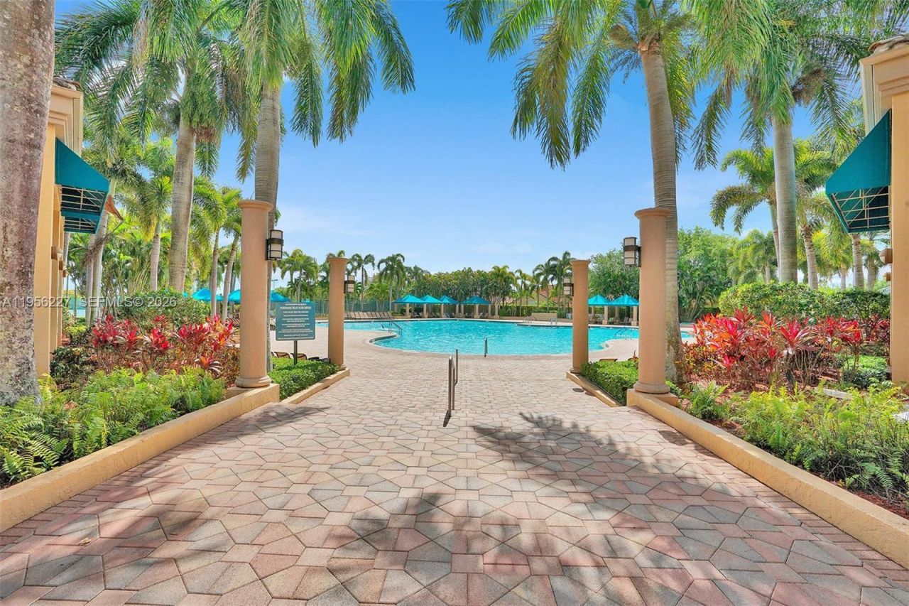 2024 NW 139th Ter, Pembroke Pines, FL 33028 Photo