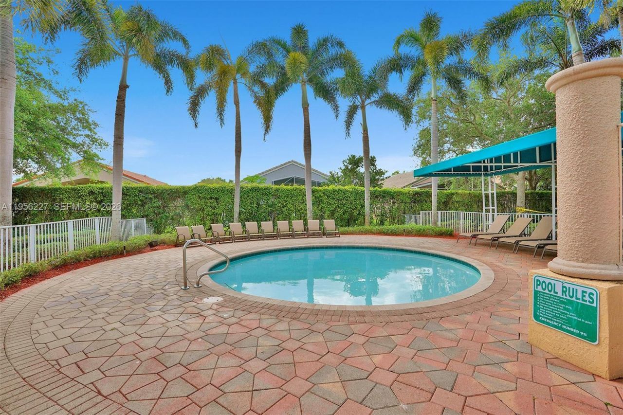 2024 NW 139th Ter, Pembroke Pines, FL 33028 Photo