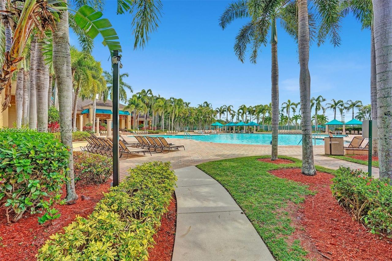 2024 NW 139th Ter, Pembroke Pines, FL 33028 Photo