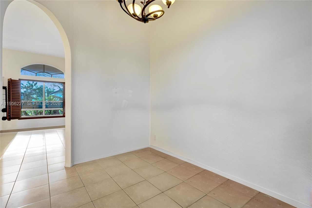 2024 NW 139th Ter, Pembroke Pines, FL 33028 Photo