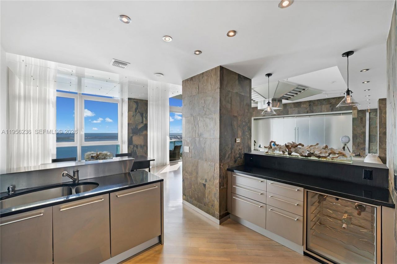 1331 Brickell Bay Dr , Unit PH4605, Miami, FL 33131 Photo