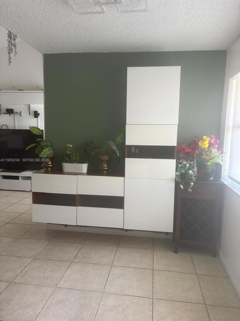 9980 NW 9th St Cir , Unit 204, Miami, FL 33172 Photo