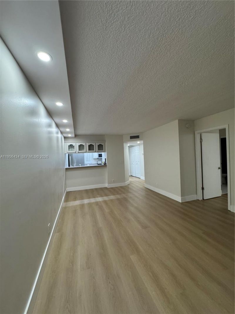 900 Twin Lakes Dr , Unit 8-A, Coral Springs, FL 33071 Photo