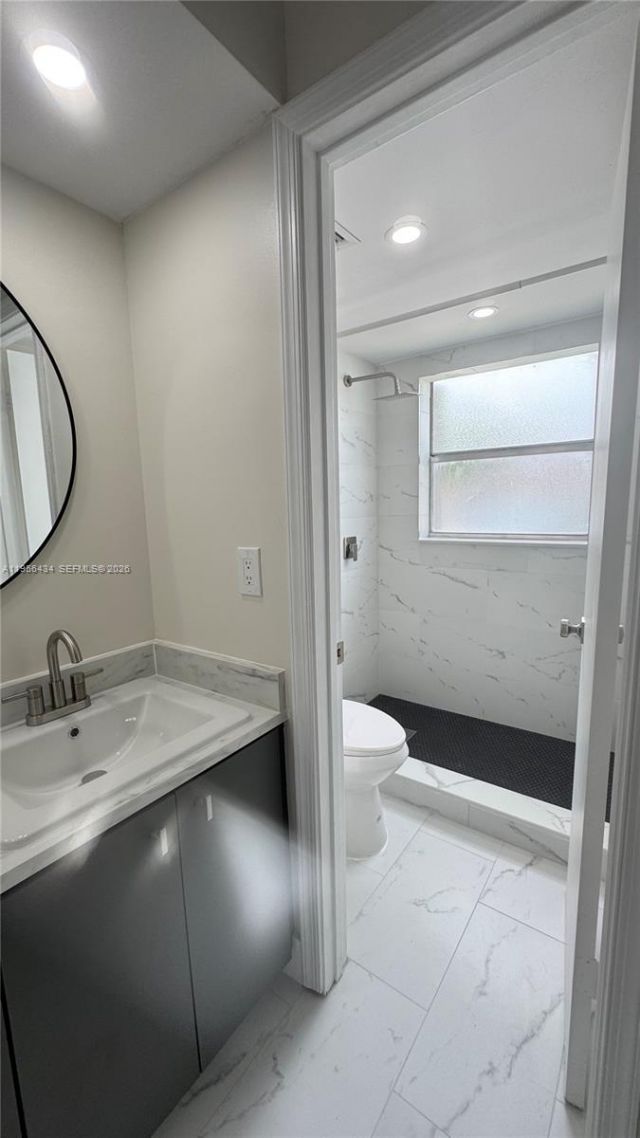 900 Twin Lakes Dr , Unit 8-A, Coral Springs, FL 33071 Photo