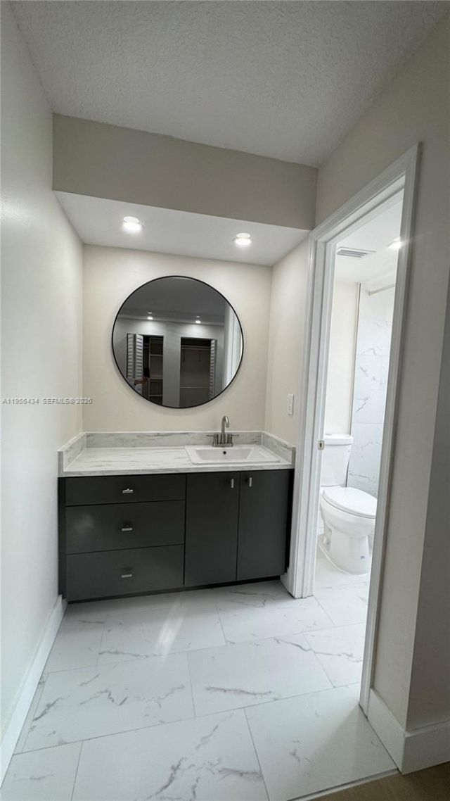 900 Twin Lakes Dr , Unit 8-A, Coral Springs, FL 33071 Photo