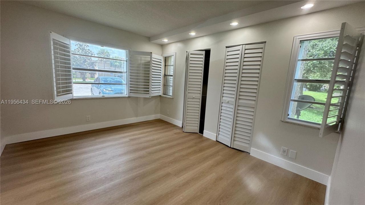 900 Twin Lakes Dr , Unit 8-A, Coral Springs, FL 33071 Photo