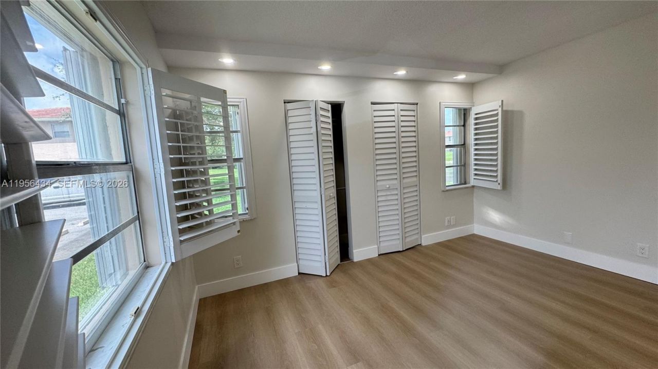 900 Twin Lakes Dr , Unit 8-A, Coral Springs, FL 33071 Photo