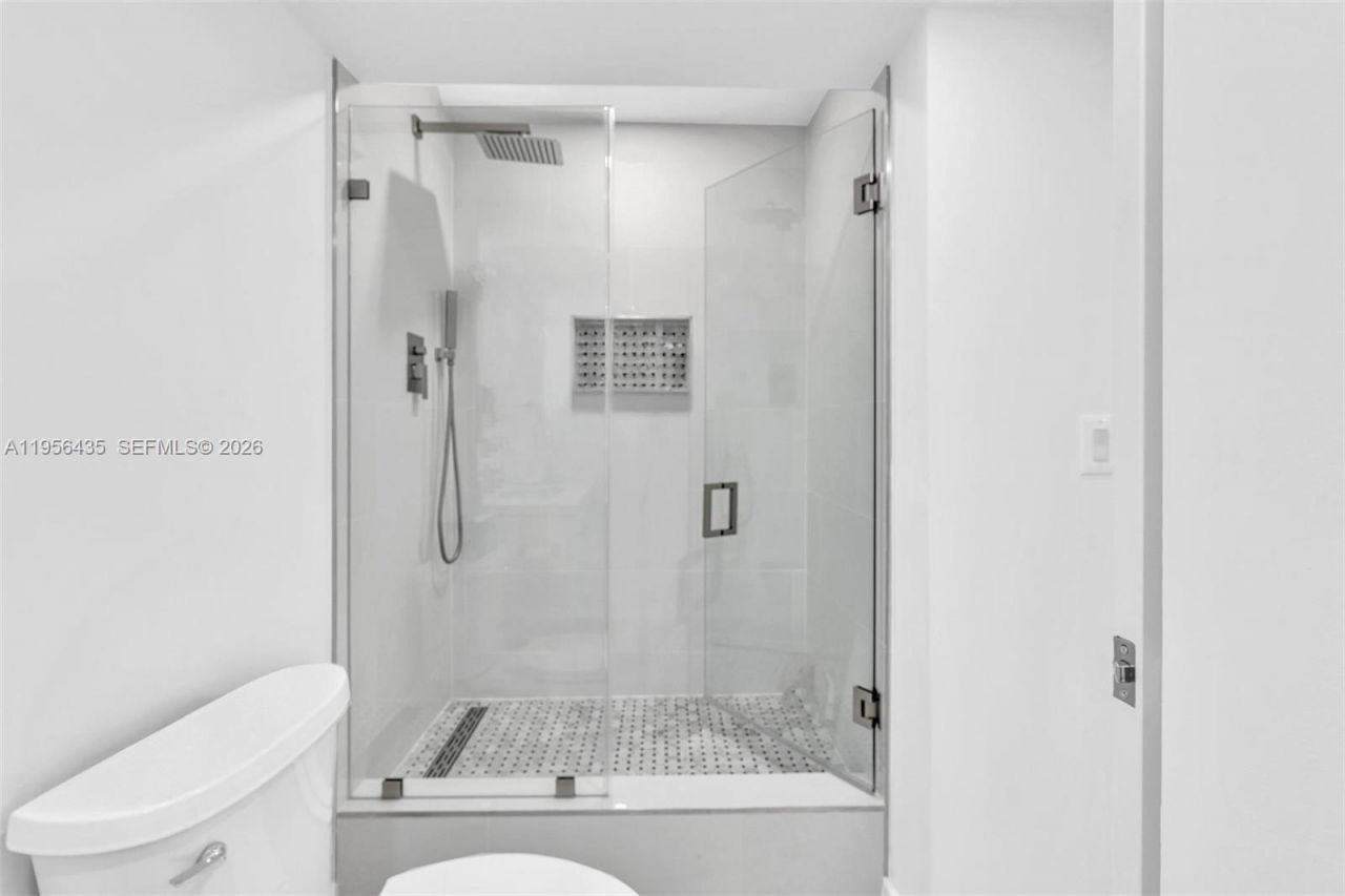 2625 Collins Ave, Unit 1109, Miami Beach, FL 33140 Photo