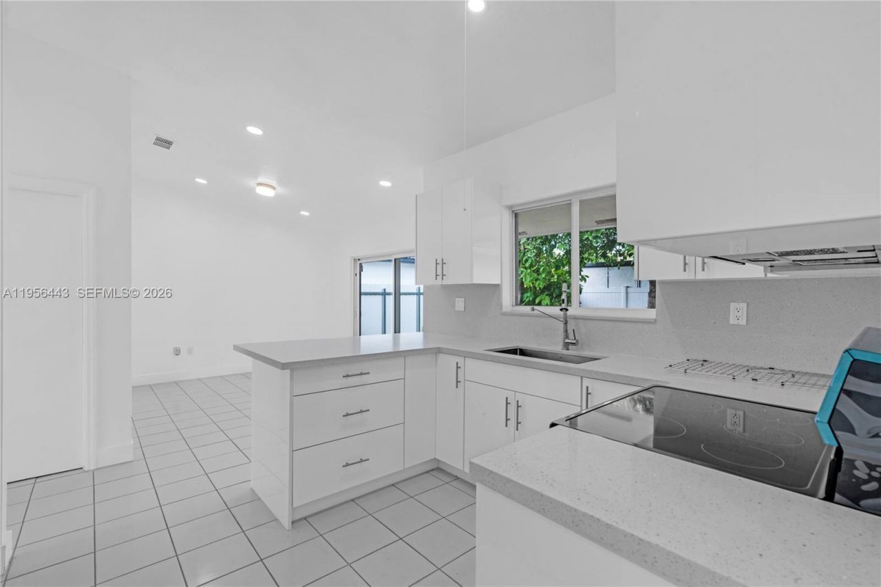 15322 SW 177th Ter, Miami, FL 33187 Photo