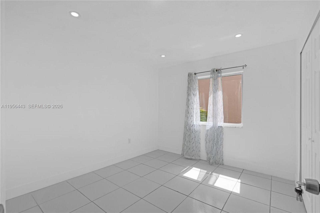 15322 SW 177th Ter, Miami, FL 33187 Photo