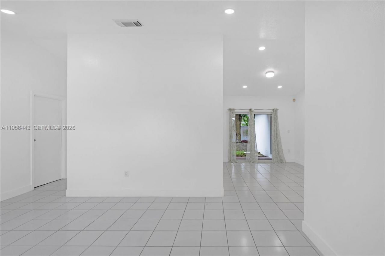 15322 SW 177th Ter, Miami, FL 33187 Photo