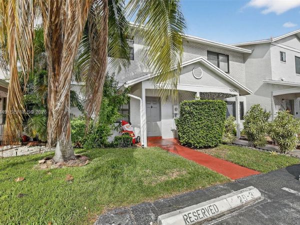 10431 NW 3rd St, Pembroke Pines, FL 33026