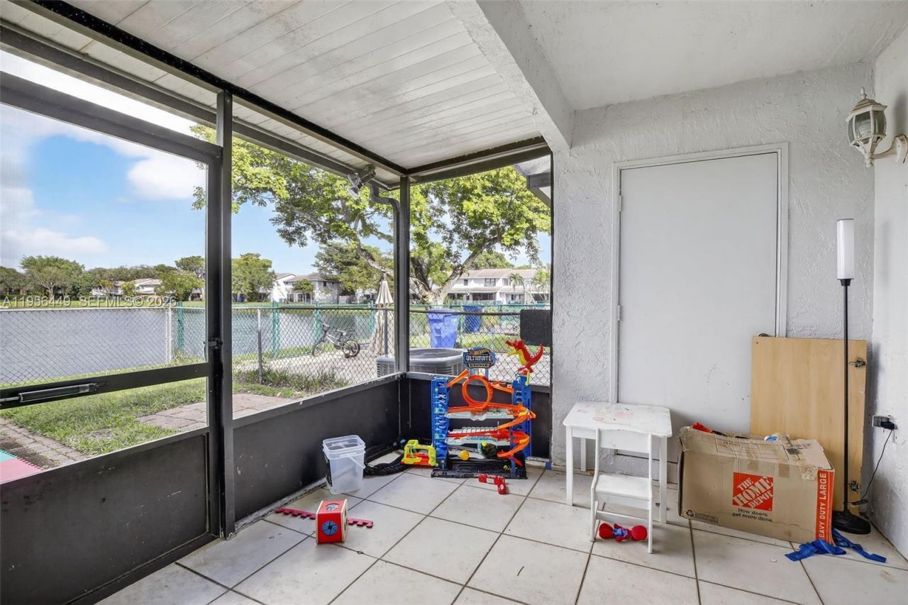 10431 NW 3rd St, Pembroke Pines, FL 33026 Photo