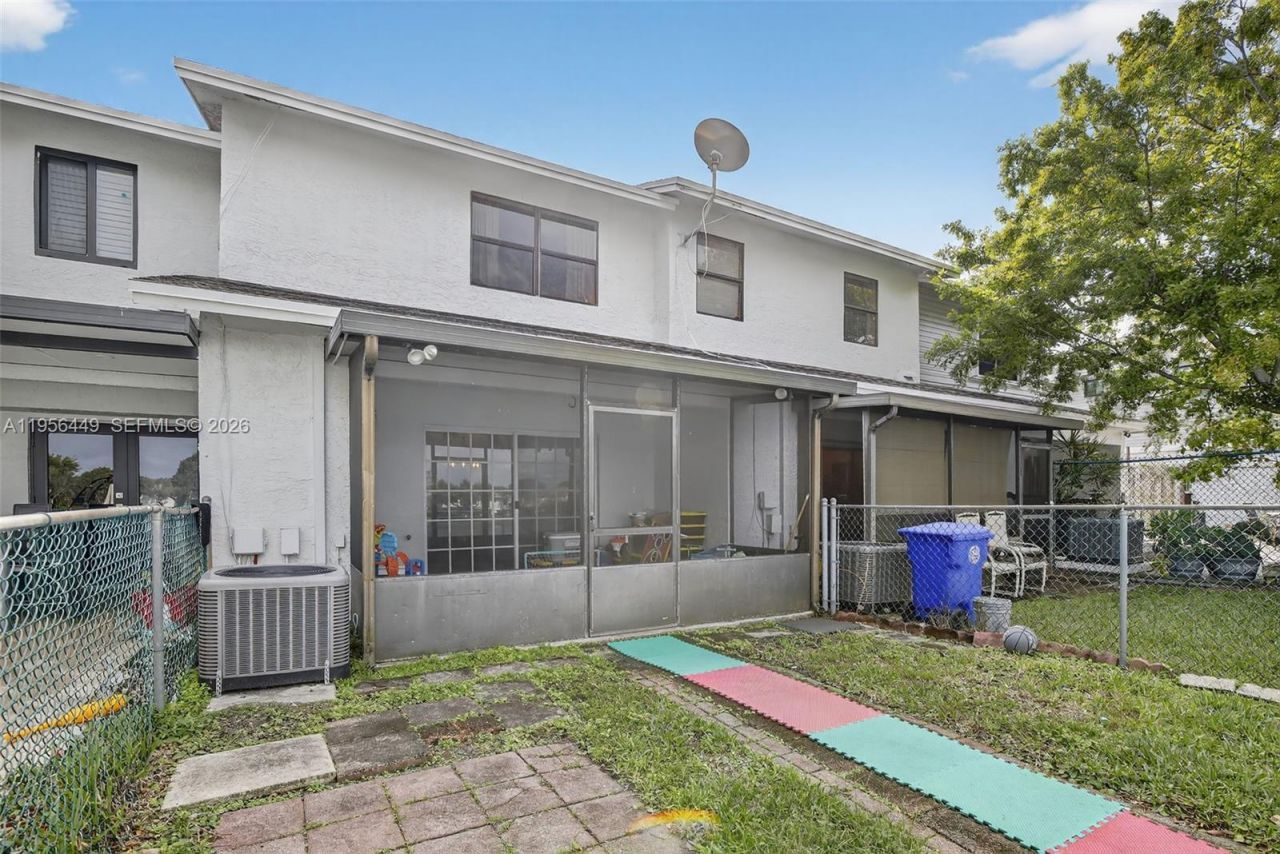 10431 NW 3rd St, Pembroke Pines, FL 33026 Photo