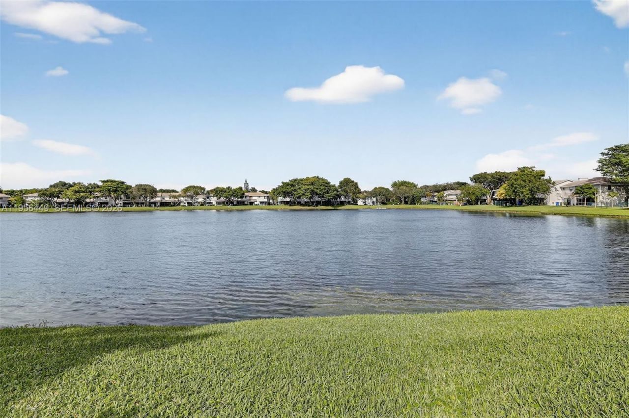 10431 NW 3rd St, Pembroke Pines, FL 33026 Photo