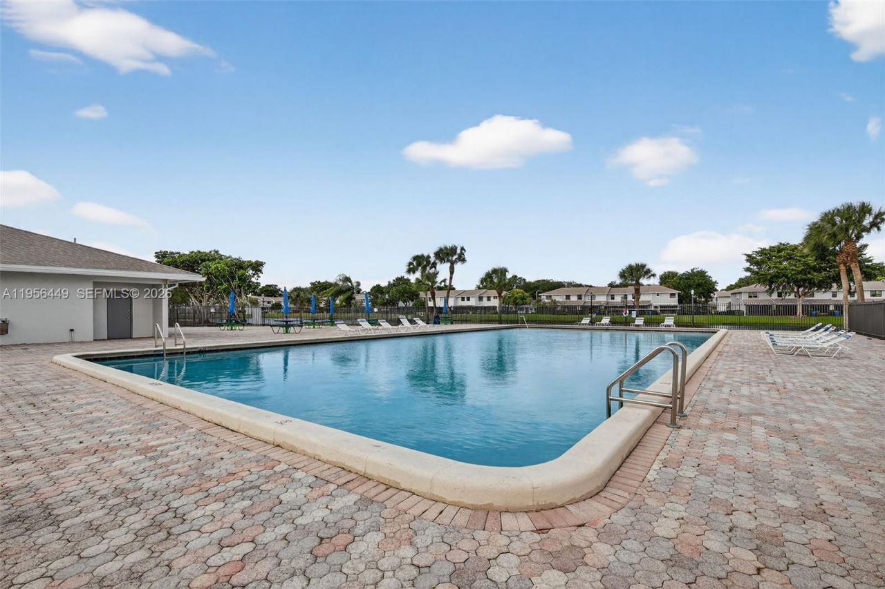 10431 NW 3rd St, Pembroke Pines, FL 33026 Photo