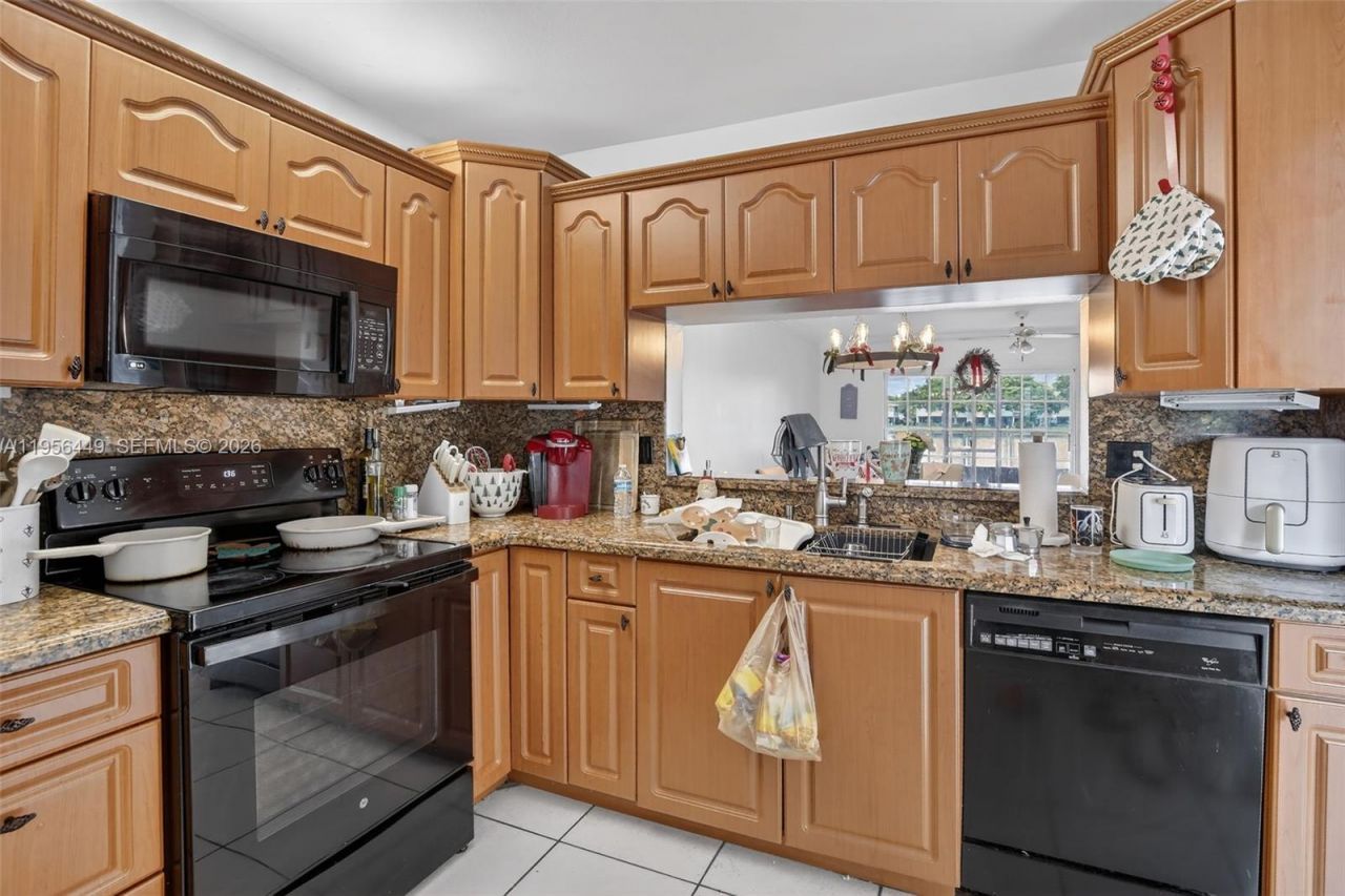 10431 NW 3rd St, Pembroke Pines, FL 33026 Photo