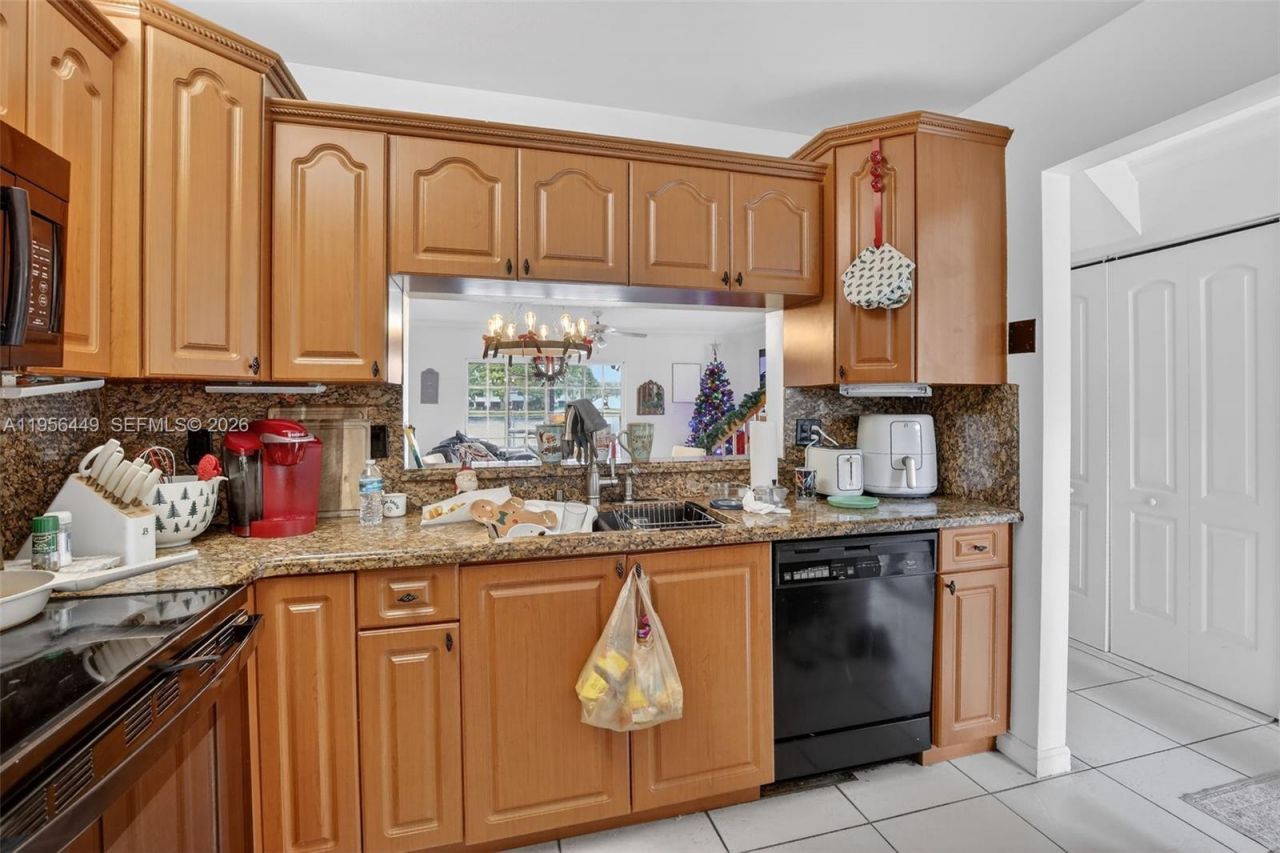 10431 NW 3rd St, Pembroke Pines, FL 33026 Photo