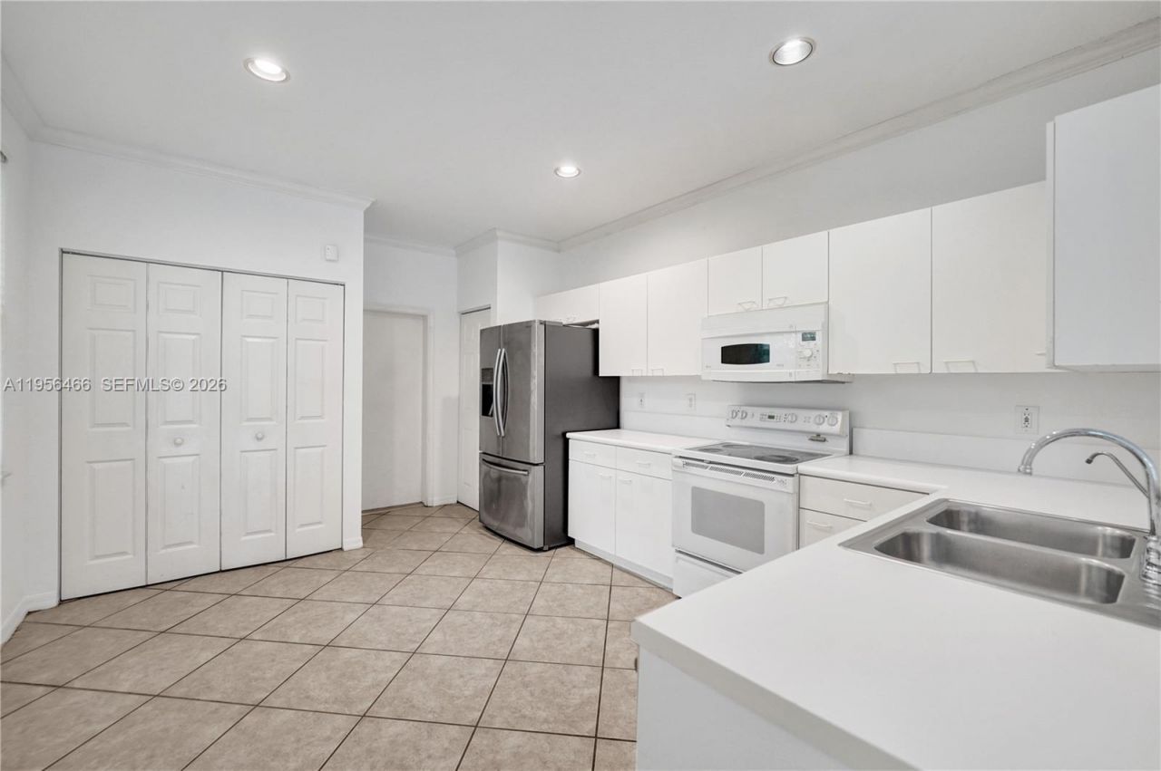 2050 Pasa Verde Ln, Weston, FL 33327 Photo