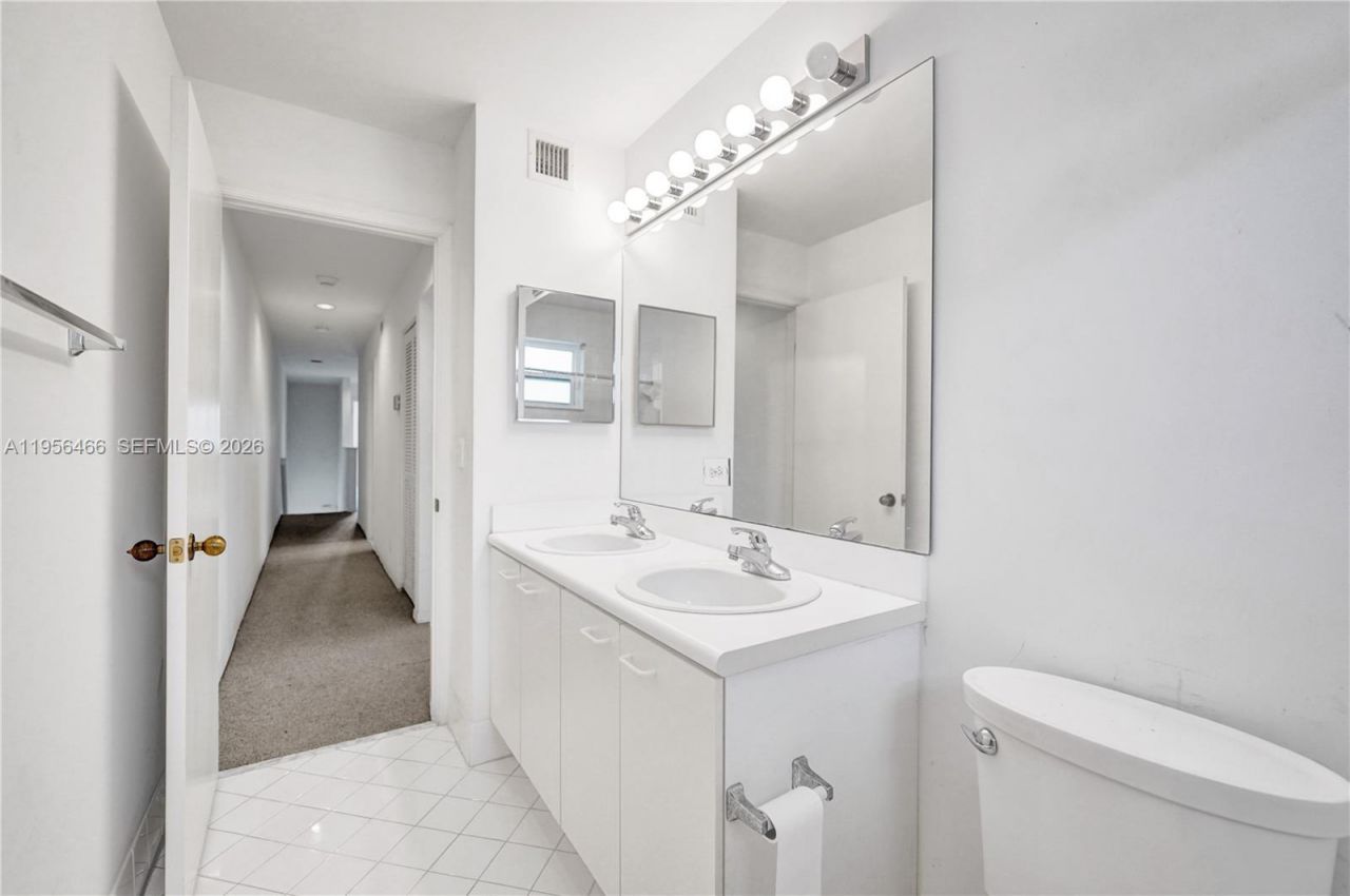 2050 Pasa Verde Ln, Weston, FL 33327 Photo