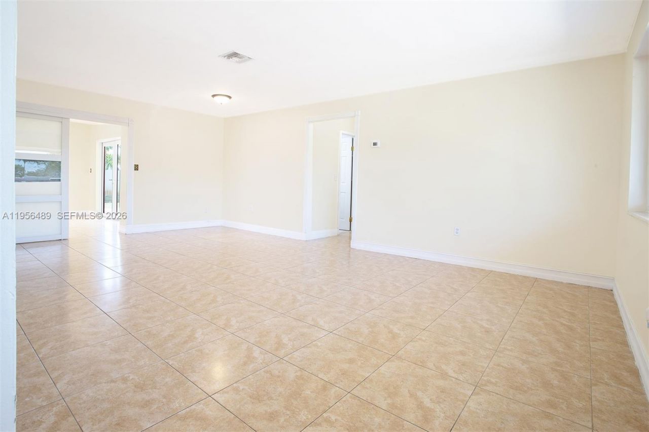 1201 NW 78th Ave, Pembroke Pines, FL 33024 Photo