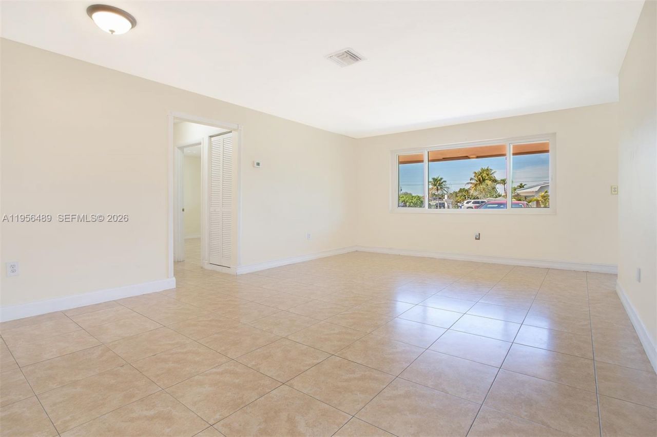 1201 NW 78th Ave, Pembroke Pines, FL 33024 Photo