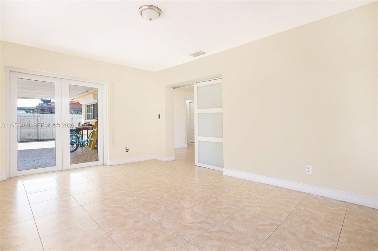 1201 NW 78th Ave, Pembroke Pines, FL 33024 Photo