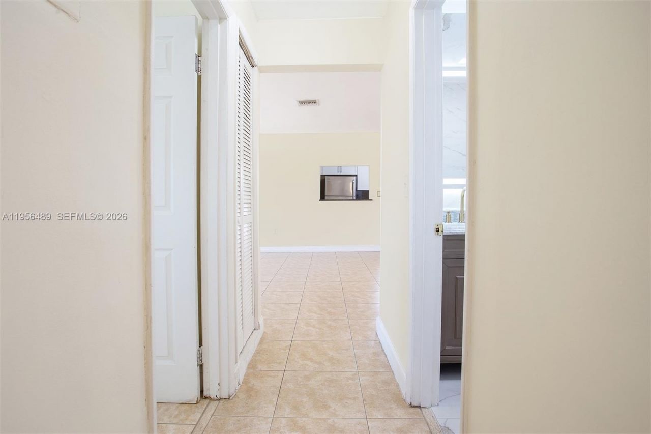 1201 NW 78th Ave, Pembroke Pines, FL 33024 Photo