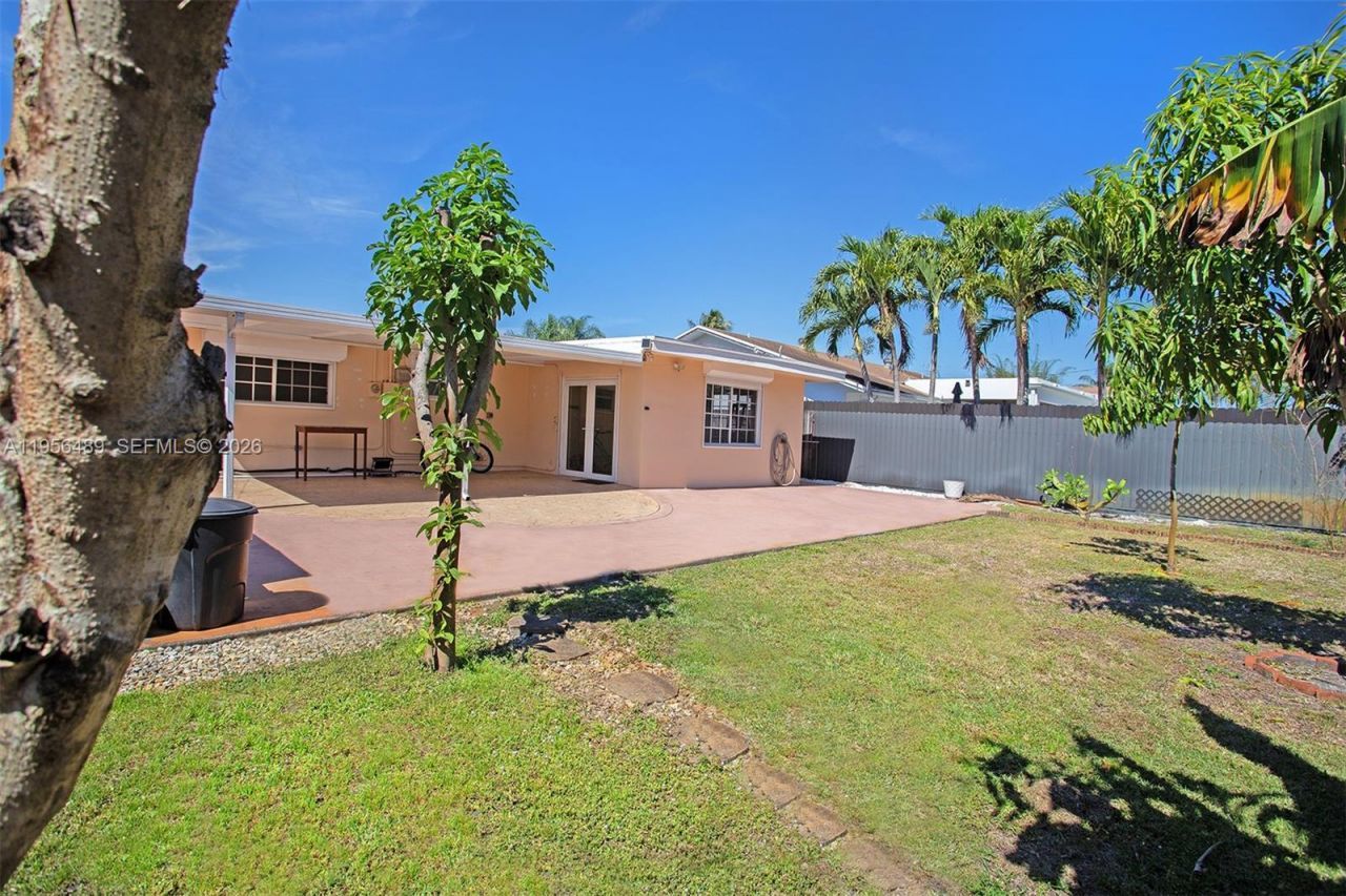 1201 NW 78th Ave, Pembroke Pines, FL 33024 Photo