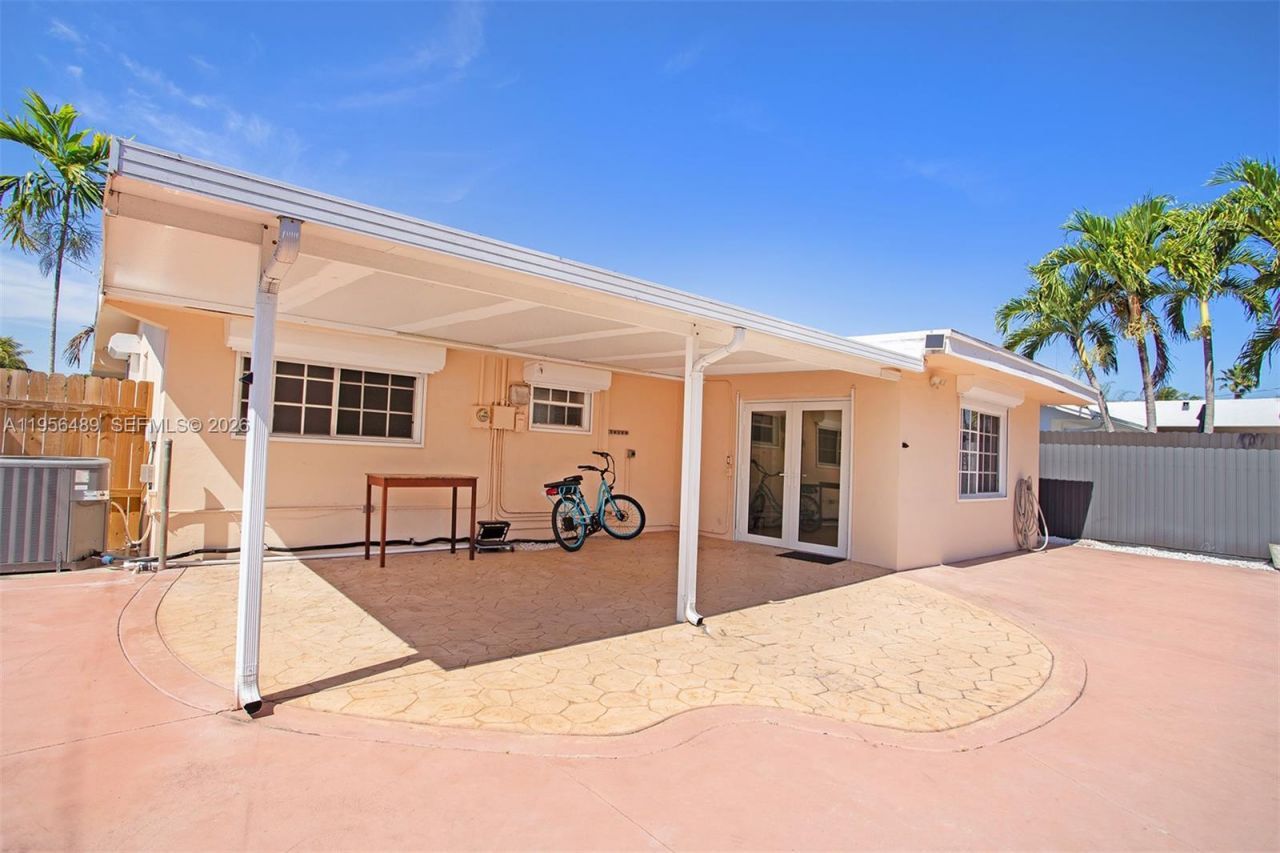 1201 NW 78th Ave, Pembroke Pines, FL 33024 Photo