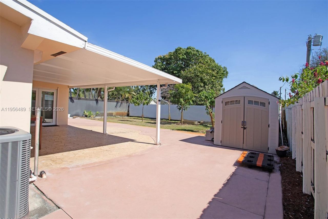 1201 NW 78th Ave, Pembroke Pines, FL 33024 Photo