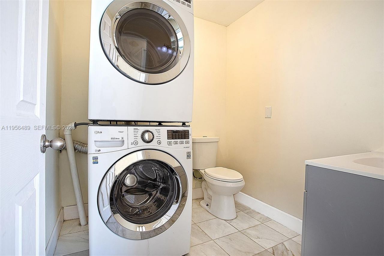 1201 NW 78th Ave, Pembroke Pines, FL 33024 Photo