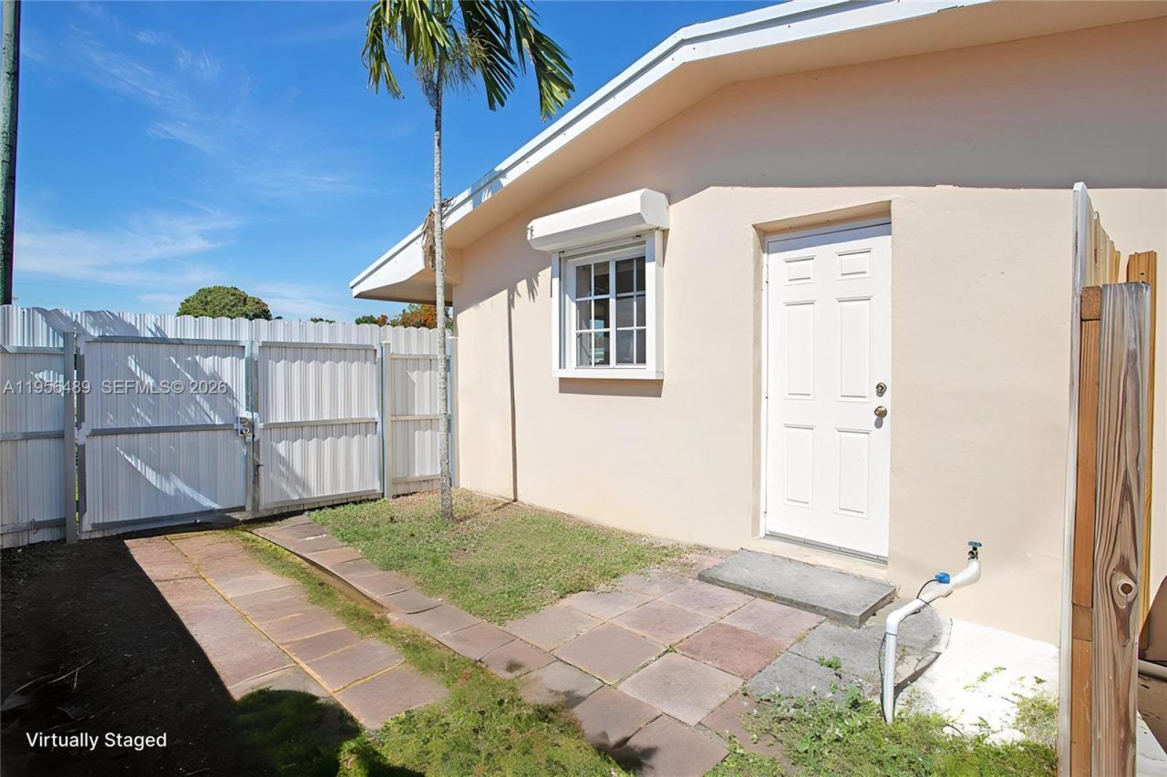 1201 NW 78th Ave, Pembroke Pines, FL 33024 Photo