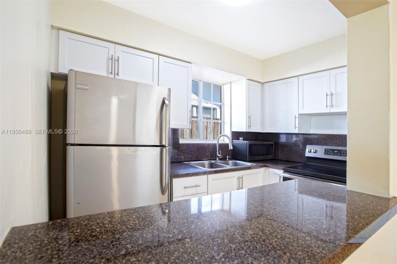 1201 NW 78th Ave, Pembroke Pines, FL 33024 Photo