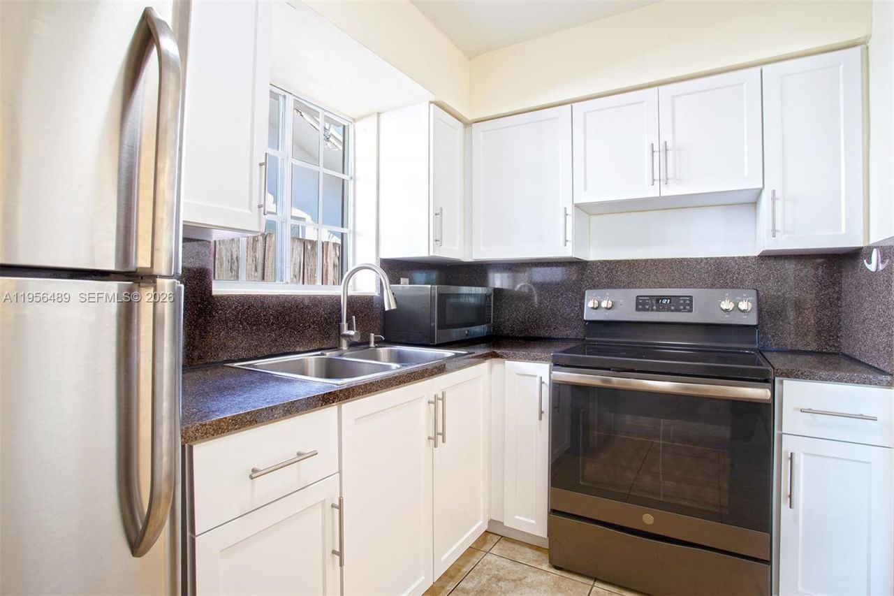 1201 NW 78th Ave, Pembroke Pines, FL 33024 Photo