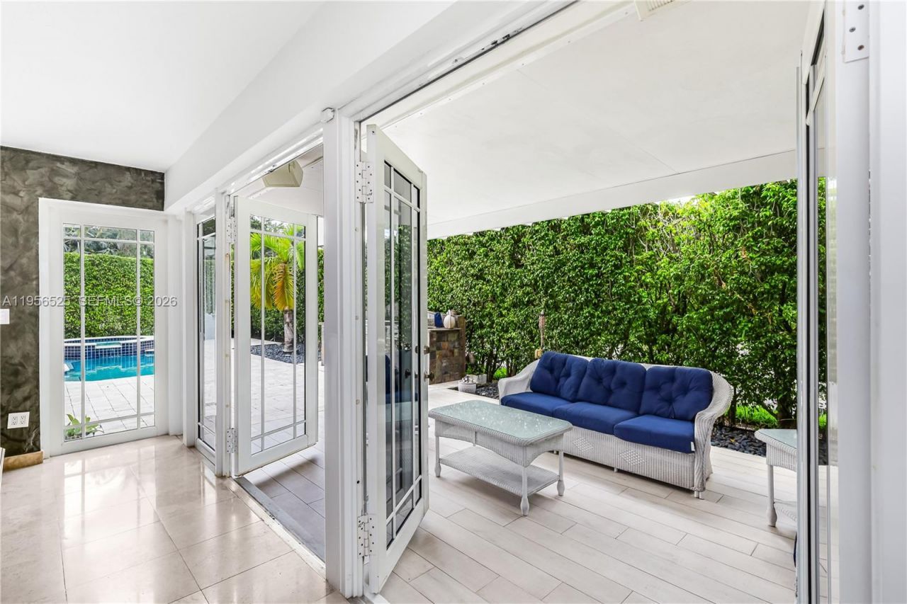 8801 Dickens Ave, Surfside, FL 33154 Photo