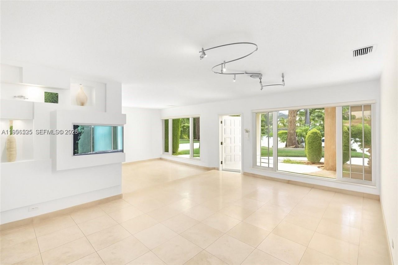 8801 Dickens Ave, Surfside, FL 33154 Photo