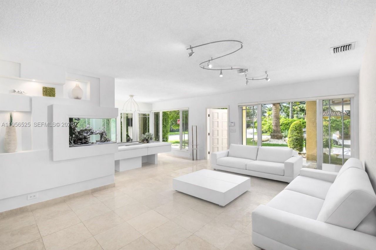 8801 Dickens Ave, Surfside, FL 33154 Photo